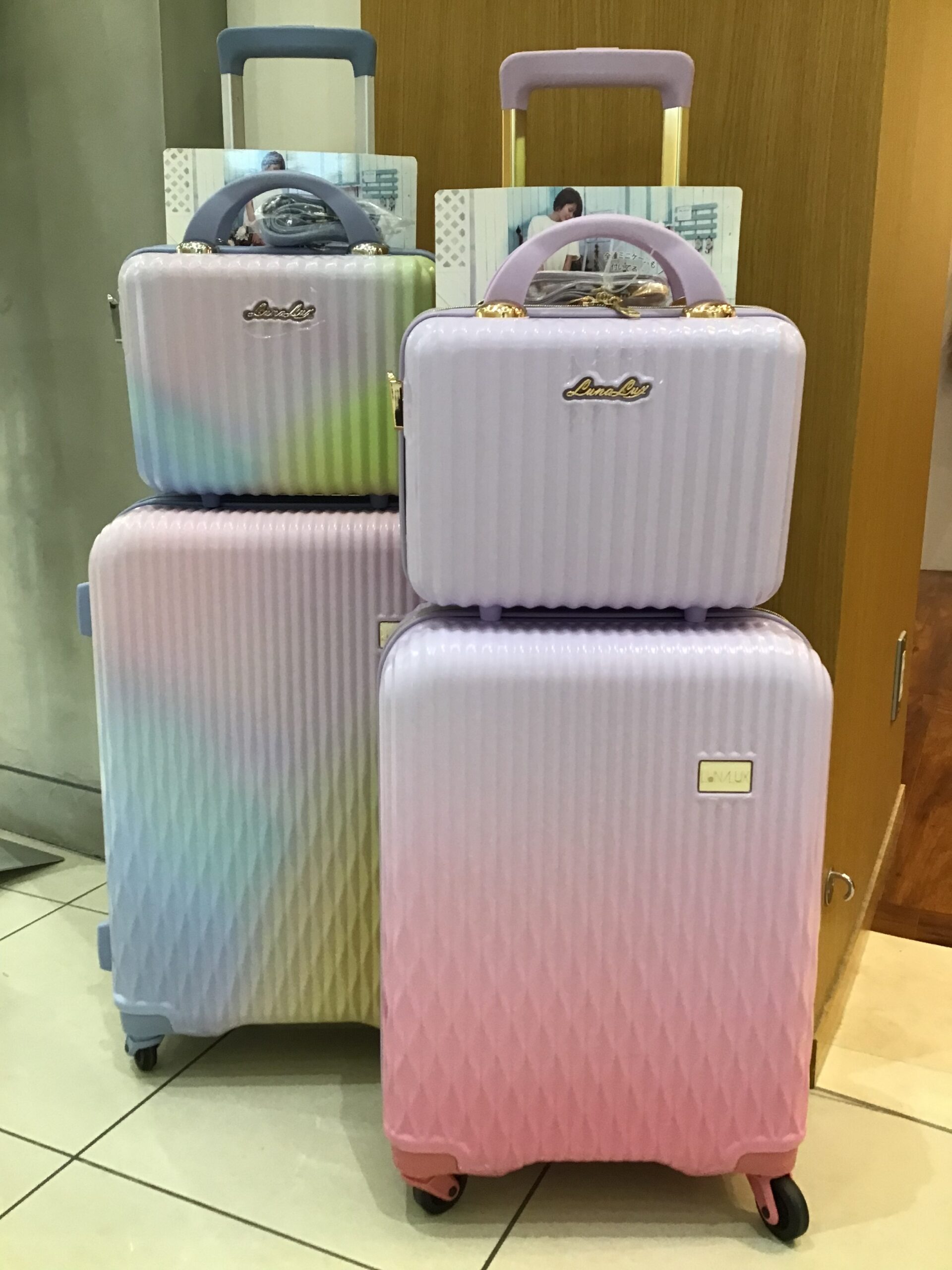 【色: エンボス花柄ブルー】[Uniwalker] かわいい スーツケース 可愛